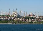 Вид на Голубую Мечеть и Собор св. Софии в Стамбуле со стороны пролива Босфор