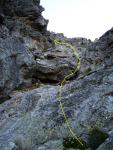 Скальные ступени при подьеме на перевал Орленок с юга
