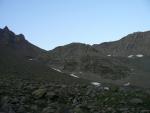 вид на путь спуска с перевала со стороны русла р. Белая Арагви