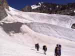 Путь спуска по леднику с перевала Конгур