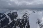 Перевал Джело и пик УПИ слева, вид с пика Стажеров