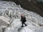 Прохождение ледопада в нижней части спуска с пер. Очи-Коман