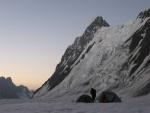 Предрассветные сумерки в верховьях Зеравшанского ледника