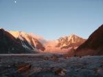 Захід сонця на льодовику Менсу